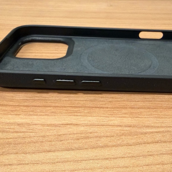 Bellroy Leather Phone Case for iPhone 16 Pro Max 6.9" (2024) - Picture 9 of 9